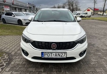 Fiat Tipo II Hatchback 1.6 MultiJet 120KM 2020 Fiat Tipo Fiat Tipo 1.6 MultiJet DCT Lounge, zdjęcie 1