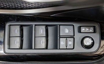 Toyota C-HR I Crossover Facelifting 1.8 Hybrid 122KM 2023 Toyota C-HR 1.8 Hybrid Style 1.8 Hybryda 122KM, zdjęcie 29