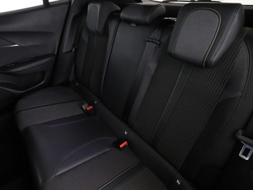 Peugeot 2008 II SUV 1.2 PureTech 130KM 2020 Peugeot 2008 full LED virtual cocopit półskóra, zdjęcie 16