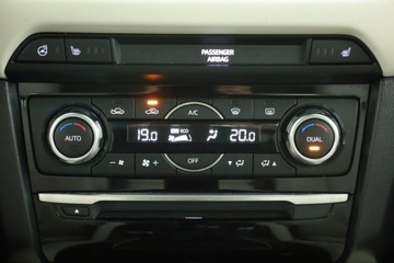 Mazda 6 III Sedan Facelifting 2016 2.0 SKYACTIV-G 165KM 2017 Mazda 6 2.0 Skyactiv-G, Salon Polska, Skóra, Navi, zdjęcie 9