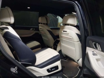 BMW X7 2022 BMW X7 M50i 2022 4.4 Benzyna 523KM, zdjęcie 12
