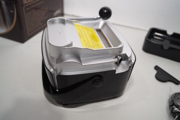 ELEKTRONICZNA MASZYNKA TŁOKOWA DO NABIJANIA PAPIEROSÓW TYTONIU NABIJARKA