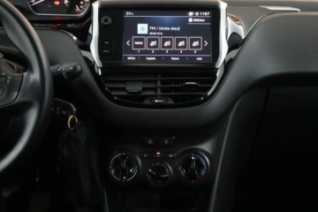 Peugeot 208 I Hatchback 5d Facelifting 1.2 PureTech 82KM 2017 Peugeot 208 1.2 PureTech, Navi, Klima, zdjęcie 11