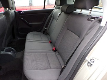Volkswagen Golf V Hatchback 1.6 i 102KM 2005 Volkswagen Golf Klimtronic / 1.6 MPI / 102 KM / 5, zdjęcie 22