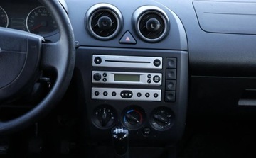 Ford Fiesta VI 1.3 70KM 2004 Ford Fiesta Klimatyzacja , Elektryczne szyby , Radio 1.3 Benzyna 70KM, zdjęcie 6
