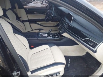 BMW Seria 7 G70 2022 BMW Seria 7 750 I XDRIVE, 2022r., 4x4, 4.4L 4.4 Benzyna 523KM, zdjęcie 8