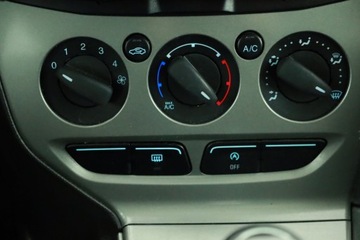 Ford Focus III Kombi 1.0 EcoBoost 125KM 2013 Ford Focus 1.0 EcoBoost, Klima, Parktronic,ALU, zdjęcie 9