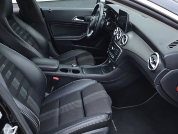 Mercedes CLA C117 Coupe Facelifting 1.6 200 156KM 2017 Mercedes CLA 200, Salon Polska, Serwis ASO, zdjęcie 8