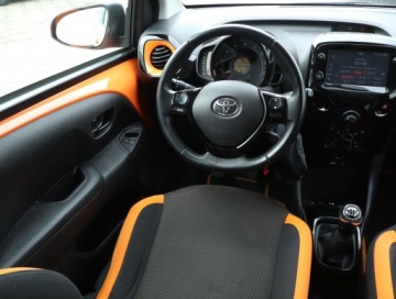 Toyota Aygo II Hatchback 3d Facelifting 1.0 VVT-i 72KM 2019 Toyota Aygo 1.0 VVT-i, Salon Polska, GAZ, Klima, zdjęcie 6