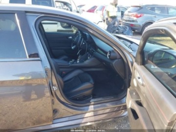 Alfa Romeo Giulia II 2017 Alfa Romeo Giulia 2017 Alfa Romeo Giulia Quadrifoglio RWD 2.9 Benzyna 550KM, zdjęcie 10