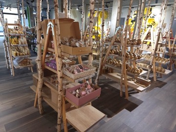 Талисман пчела - большой, около 40 см.