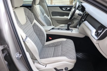 Volvo V60 I Kombi Facelifting 2.0 D3 DRIVE-E 150KM 2018 Volvo V60 D3 2.0, Skóra, Navi, Klima, Klimatronic, zdjęcie 8