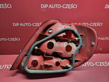 LA223 TOYOTA AVENSIS T22 HATCHBACK SVĚTLO ZADNÍ LEVÝ