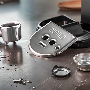 Ekspres przelewowy De'Longhi Dedica Style EC685.R czerwony