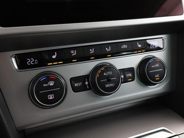 Volkswagen Passat B8 Variant 1.4 TSI BlueMotion Technology ACT 150KM 2017 Volkswagen Passat DSG navi kamera i czujniki, zdjęcie 25