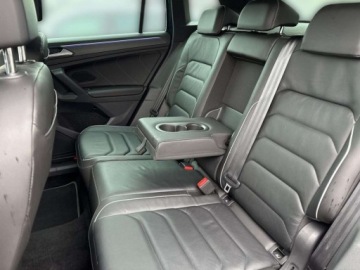 Volkswagen Tiguan II SUV Facelifting 2.0 TDI 200KM 2021 Volkswagen Tiguan R-line Kamery 360 HarmanKardon Zawieszenie DCC ACC Faktu, zdjęcie 16