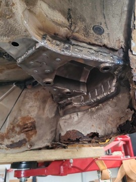 Wzmocnienie mocowanie wahacza wleczonego koszyk BMW E36 drift SWAGIER