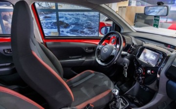 Toyota Aygo II Hatchback 5d 1.0 VVT-i 69KM 2017 Toyota Aygo 1.0 VVT-i X-cite EU6 Benzyna 69KM, zdjęcie 33