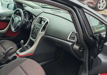 Opel Astra J Hatchback 5d 1.4 Turbo ECOTEC 140KM 2011 Opel Astra sprowadzone zarejestrowane 1.4 Benzyna 140KM, zdjęcie 16