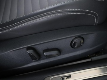 Volkswagen Passat B8 Variant 1.8 TSI BlueMotion Technology 180KM 2018 Volkswagen Passat R-Line DSG virtual cocpit navi, zdjęcie 38