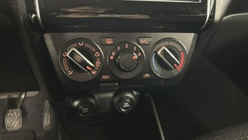 Suzuki Swift VI Hatchback Facelifting 1.2 DualJet SHVS 83KM 2021 Suzuki Swift 1.2 DualJet SHVS Premium Plus CVT, zdjęcie 20