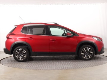 Peugeot 2008 I SUV Facelifting 1.2 PureTech 110KM 2018 Peugeot 2008 1.2 PureTech, Salon Polska, zdjęcie 5