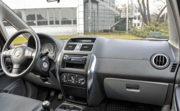 Suzuki SX4 I Hatchback 1.5 i 16V 100KM 2006 Suzuki SX4 1,5 Bezwypadkowy 1.5 Benzyna 99KM, zdjęcie 1