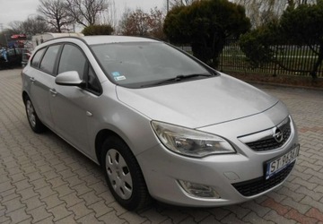Opel Astra J Sports Tourer 1.7 CDTI ECOTEC 110KM 2011 Opel Astra Opel Astra J 1.7 Diesel 110KM, zdjęcie 2