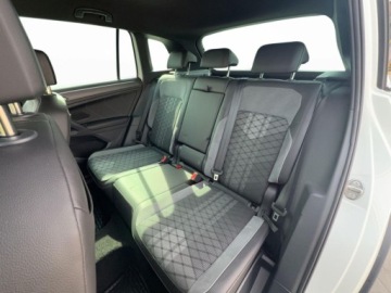 Volkswagen Tiguan II SUV Facelifting 1.5 TSI 150KM 2022 Volkswagen Tiguan 1.5 TSI evo R-Line dsg 2022 1.5 Benzyna 150KM, zdjęcie 24