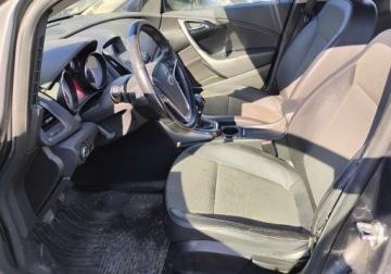 Opel Astra J Sports Tourer 1.7 CDTI ECOTEC 110KM 2011 Opel Astra 2011r, 1.7 CDTI. Uszkodzony lewy przod. Pali 1.7 Diesel 110KM, zdjęcie 6