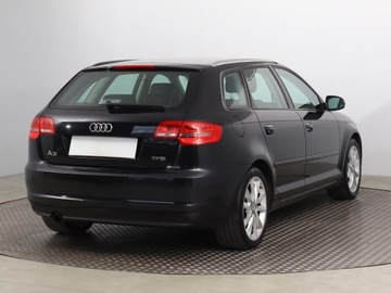 Audi A3 8P Hatchback 3d 1.2 TFSI 105KM 2011 Audi A3 1.2 TFSI, Klima, Klimatronic, Parktronic, zdjęcie 4