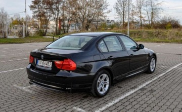 BMW Seria 3 E90-91-92-93 Limuzyna E90 320i 170KM 2008 BMW Seria 3 2,0 (170KM) Lift Skory Bezwypadkowy 2.0 Benzyna 170KM, zdjęcie 3