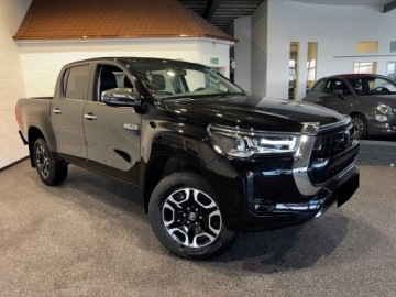 Toyota Hilux VIII Podwójna kabina Facelifting 2024 2.8 D-4D 204KM 2025 HiLux Executive D-4D mHEV Double Cab 4x4 aut 2.8 204KM 2025