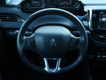 Peugeot 208 I Hatchback 5d Facelifting 1.2 PureTech 82KM 2016 Peugeot 208 1.2 PureTech, Salon Polska, zdjęcie 16