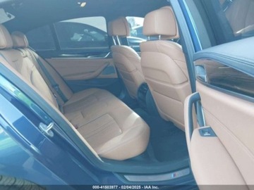 BMW Seria 5 G30-G31 2021 BMW M5 2021, 4.4L, 4x4, M550I 4.4 Benzyna 523KM, zdjęcie 9
