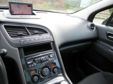 Peugeot 5008 I Minivan 2.0 HDi FAP 150KM 2011 Peugeot 5008 Allure Nawigacja Panorama Dach Head-Up 2.0 Diesel 150KM, zdjęcie 26