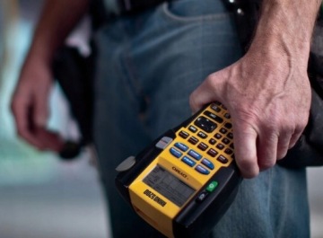 DYMO RHINO Лента виниловая 12мм 5,5м черный/желтый