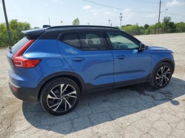 Volvo XC40 2021 Volvo XC 40 2021r, R-Design, 2.0L, 4x4 2.0 Benzyna 248KM, zdjęcie 2