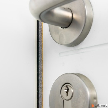 Лента пенопластовая уплотнительная от шума и холода 5х10х1000мм