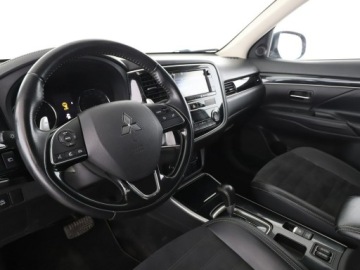 Mitsubishi Outlander III SUV Facelifting 2017 2.0 150KM 2019 Mitsubishi Outlander Diamant Edition+ Klimatronik, zdjęcie 13