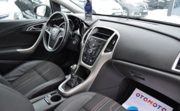 Opel Astra J Sports Tourer 1.4 Turbo ECOTEC 140KM 2012 Opel Astra 1.4 150 JAHRE Benzyna Tempomat Cz. parkowania Klimatyzacja 1.4, zdjęcie 14