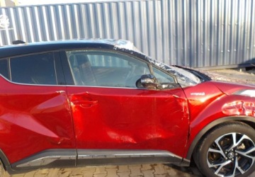 Toyota C-HR I Crossover 1.8 Hybrid 122KM 2018 Toyota C-HR Okazja 1.8 Hybryda 122KM, zdjęcie 13