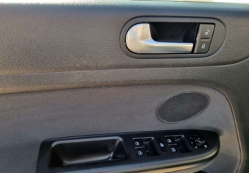 Volkswagen Golf Plus II 1.6 TDI-CR DPF BlueMotion 105KM 2011 Volkswagen Golf Plus 1,6 TDI 105km Klima 1.6 Diesel 105KM, zdjęcie 19