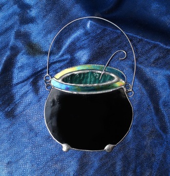 Украшение Хэллоуина: котел темной ведьмы