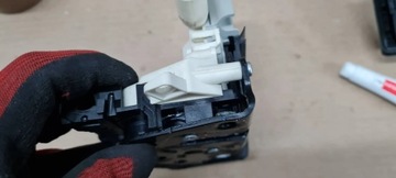 A4 B9 8W ZÁMEK DVEŘE PRAVÝ ZADNÍ 4G0839016F 8PIN A5