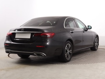 Mercedes Klasa E W213 Limuzyna Facelifting 2.0 E220d 194KM 2022 Mercedes E E 220 d, Salon Polska, 1. Właściciel, zdjęcie 4
