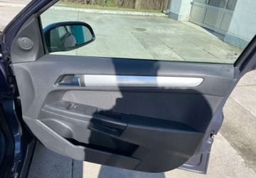 Opel Astra J Hatchback 5d 1.6 Twinport ECOTEC 115KM 2009 Opel Astra Opel Astra 1.6 Benzyna 115KM, zdjęcie 22