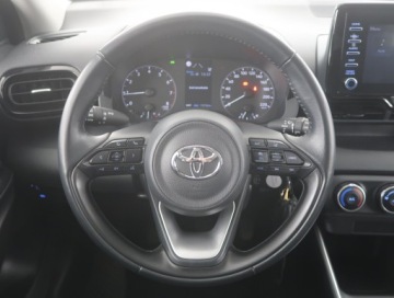 Toyota Yaris IV Hatchback 1.0 VVT-i 72KM 2022 Toyota Yaris 1.0 VVT-i, Salon Polska, zdjęcie 14