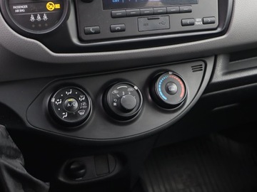 Toyota Yaris III Hatchback 5d Facelifting 2017 1.5 Dual VVT-iE 111KM 2018 Toyota Yaris 1.5 Dual VVT-i, Salon Polska, GAZ, zdjęcie 17