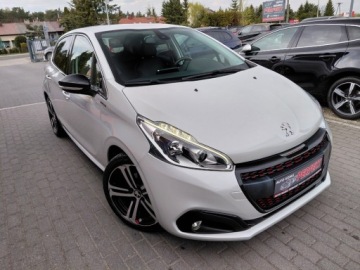 Peugeot 208 I Hatchback 5d Facelifting 1.2 PureTech 110KM 2016 Peugeot 208 GT Line Kamera Klimatronik PDC Sensor Alu 1.2 Benzyna 110KM, zdjęcie 2